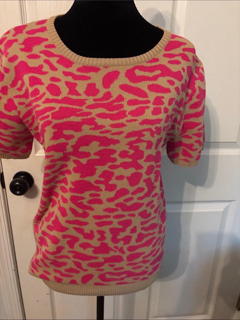 Women’s Pink & Tan Crewneck Short-Sleeve Sweater Animal Print Medium